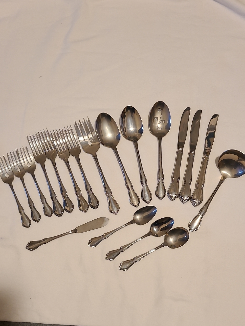 Oneida Craft Delux Stainless Chateau Pattern Fiddleback Handle Flatware